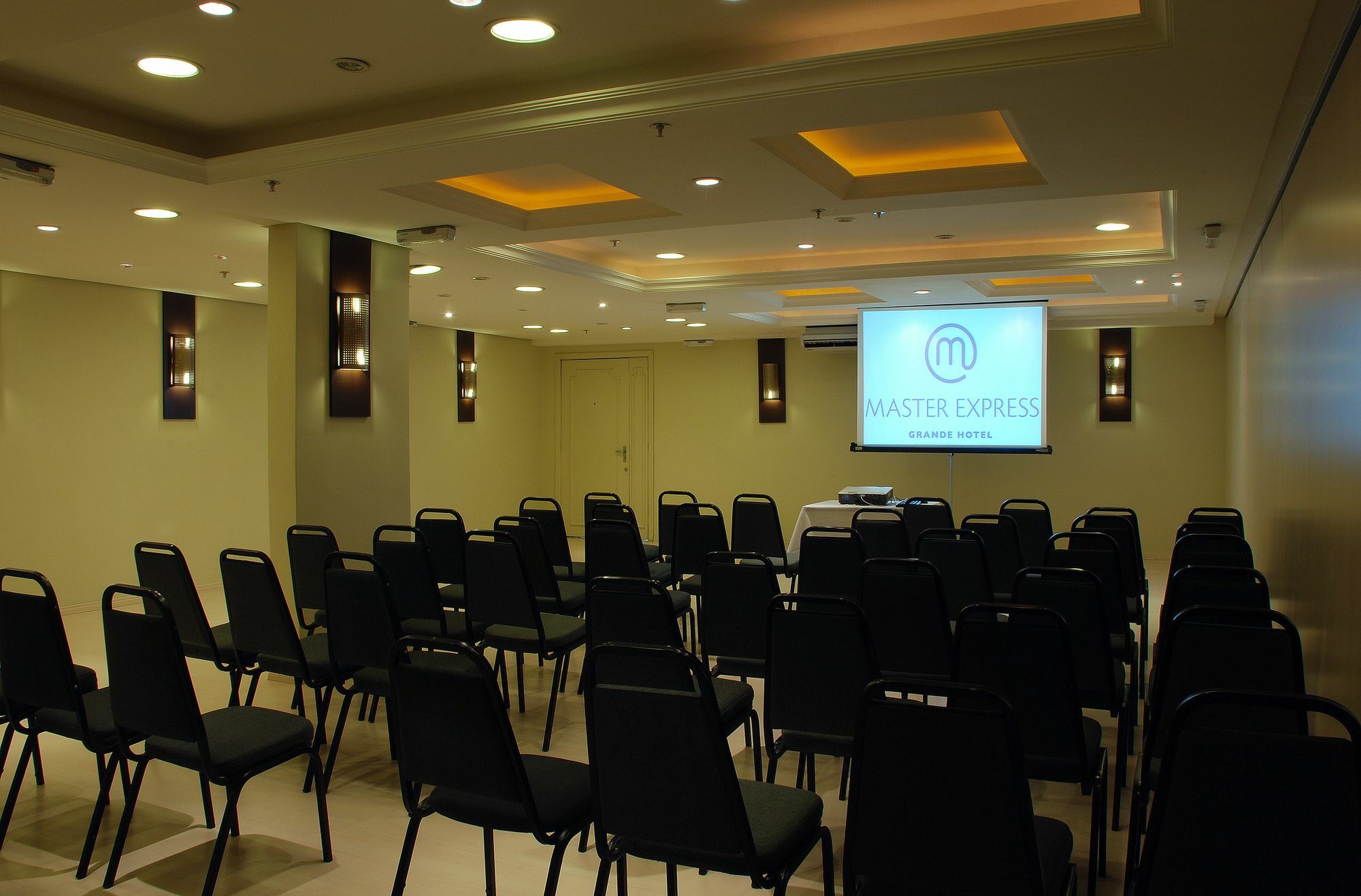 Master Grande Hotel - Proximo Ao Palacio Do Governo Porto Alegre Exterior photo
